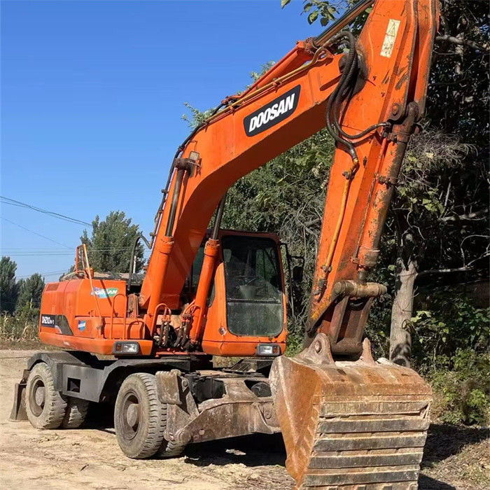 Preço baixo 22 toneladas usadas coreano escavadeira de rodas Doosan DX 210W-7 com menos horas de trabalho