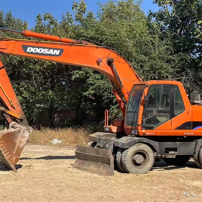 Preço baixo 22 toneladas usadas coreano escavadeira de rodas Doosan DX 210W-7 com menos horas de trabalho