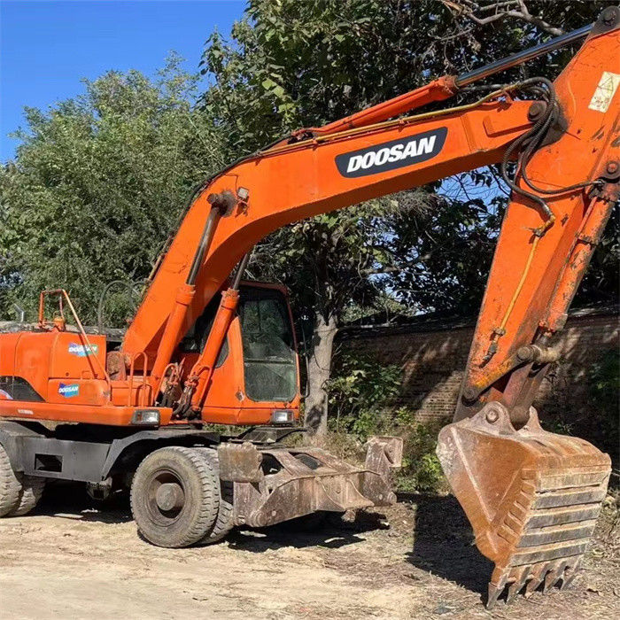 Preço baixo 22 toneladas usadas coreano escavadeira de rodas Doosan DX 210W-7 com menos horas de trabalho