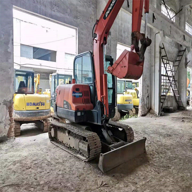 Pronto para o trabalho e experiente usado Coreia importado 6 toneladas Doosan DX 55 em boas condições