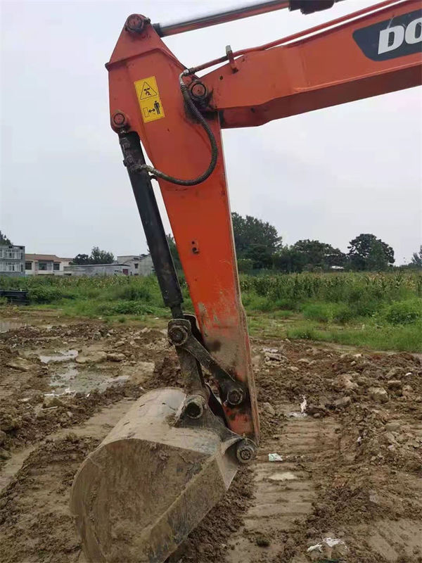 Excavadora de 8 toneladas pronta para o trabalho e experiente usada Coreia importada Doosan DX 75