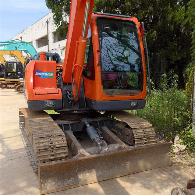 Excavadora de 8 toneladas pronta para o trabalho e experiente usada Coreia importada Doosan DX 75