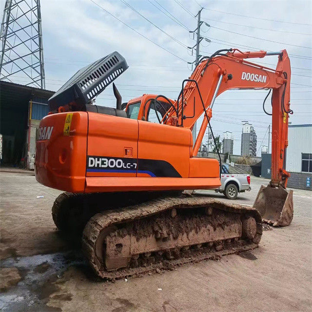 Excavadora de 29 toneladas pronta para o trabalho e experiente usada da Coreia importada Doosan DX 300LC em boas condições