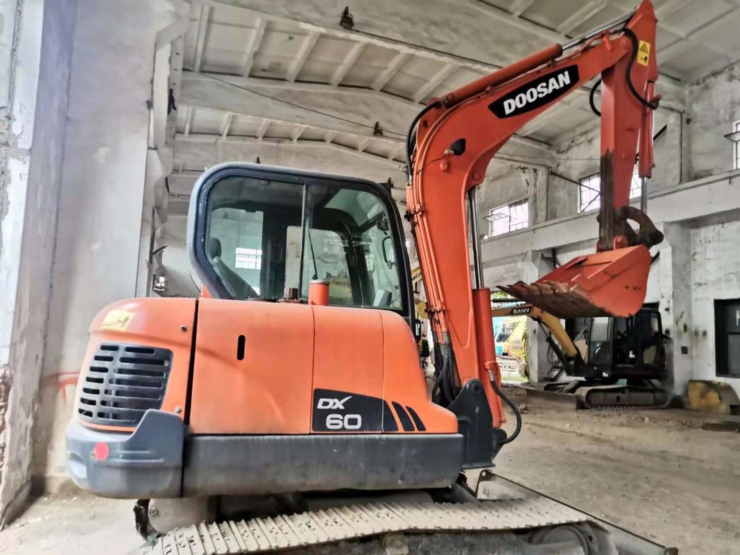 6 toneladas prontas para o trabalho e experientes usadas Coreia importado DOOSAN DX60 em boas condições