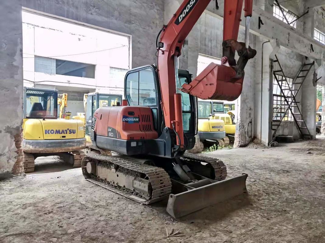6 toneladas prontas para o trabalho e experientes usadas Coreia importado DOOSAN DX60 em boas condições