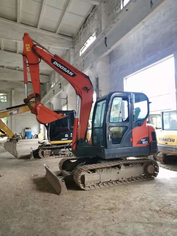6 toneladas prontas para o trabalho e experientes usadas Coreia importado DOOSAN DX60 em boas condições
