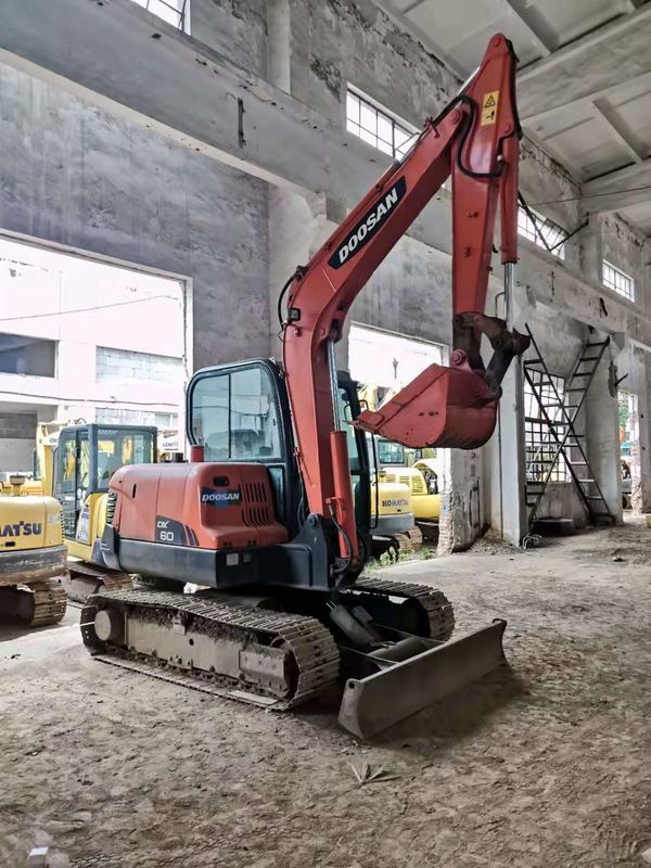 6 toneladas prontas para o trabalho e experientes usadas Coreia importado DOOSAN DX60 em boas condições