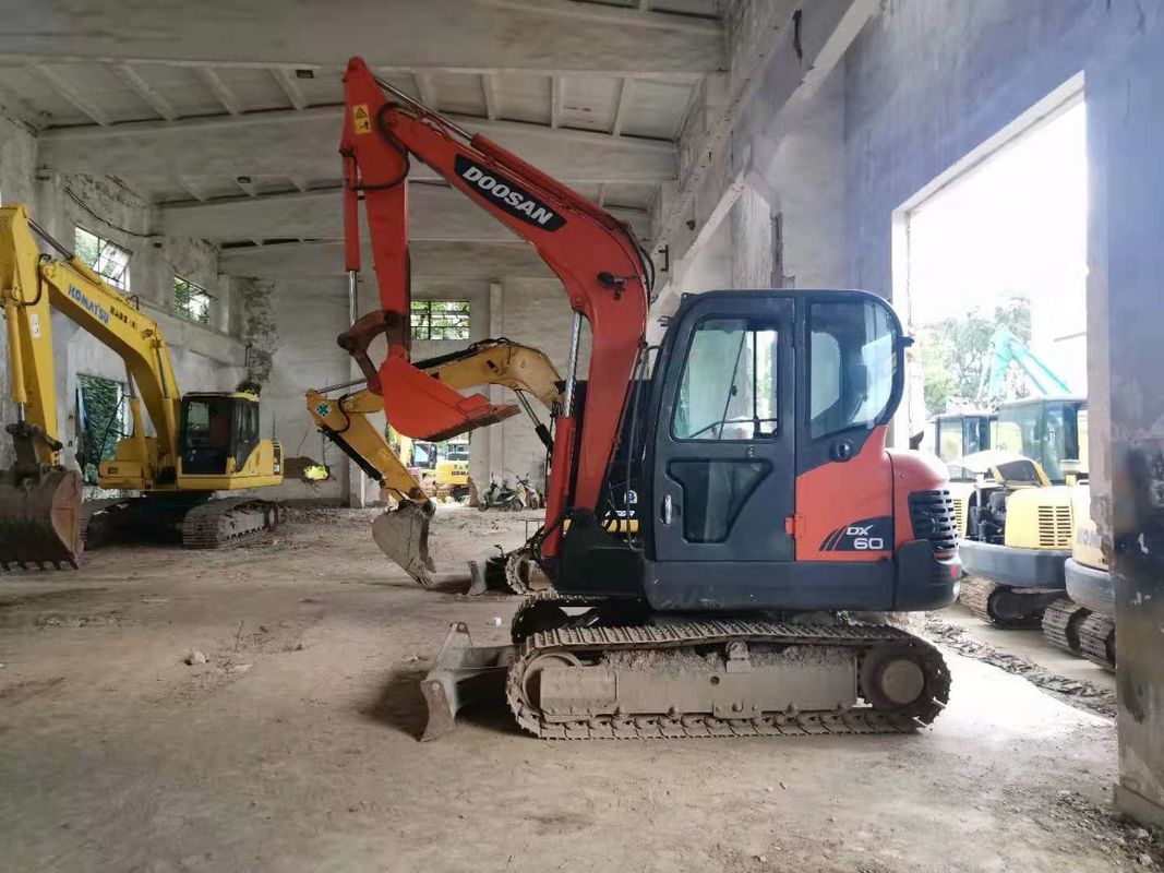 6 toneladas prontas para o trabalho e experientes usadas Coreia importado DOOSAN DX60 em boas condições