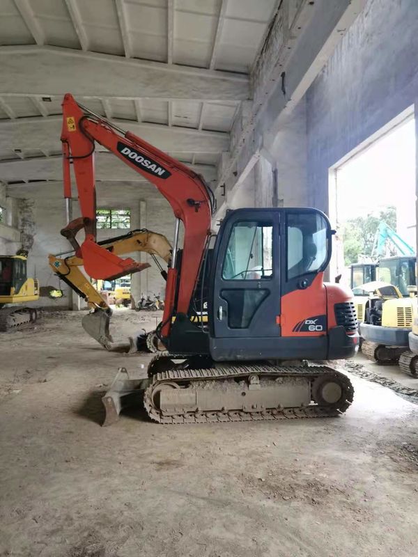 6 toneladas prontas para o trabalho e experientes usadas Coreia importado DOOSAN DX60 em boas condições