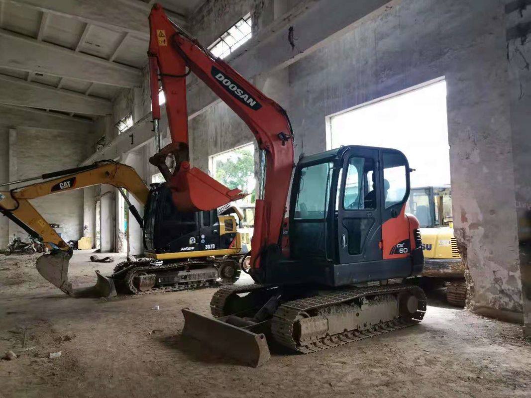 6 toneladas prontas para o trabalho e experientes usadas Coreia importado DOOSAN DX60 em boas condições