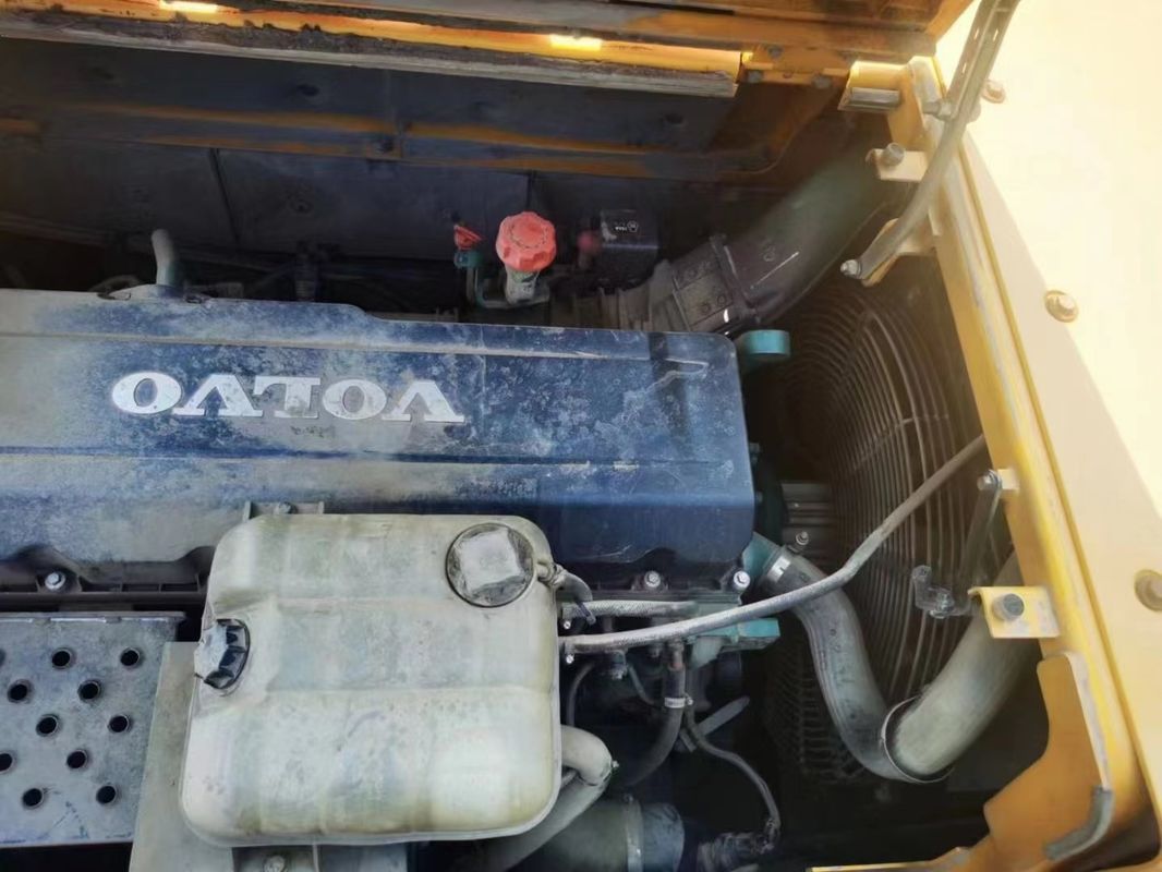 A Suécia importou uma máquina de escavadeira de alta qualidade, a Volvo EC380, usada quase nova.