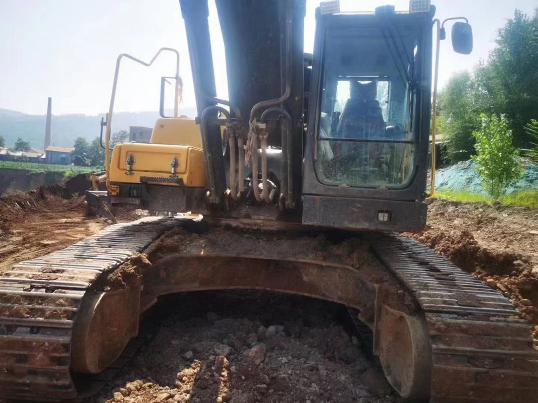 A Suécia importou uma máquina de escavadeira de alta qualidade, a Volvo EC380, usada quase nova.