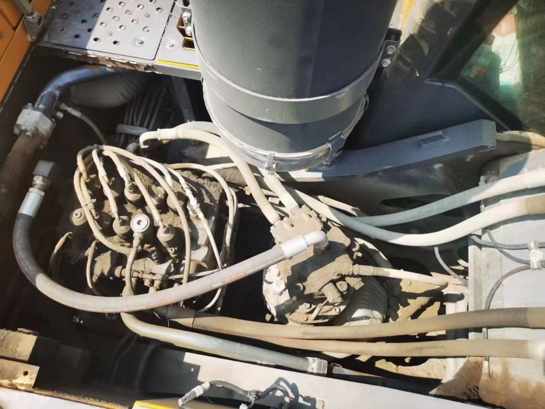 A Suécia importou uma máquina de escavadeira de alta qualidade, a Volvo EC380, usada quase nova.