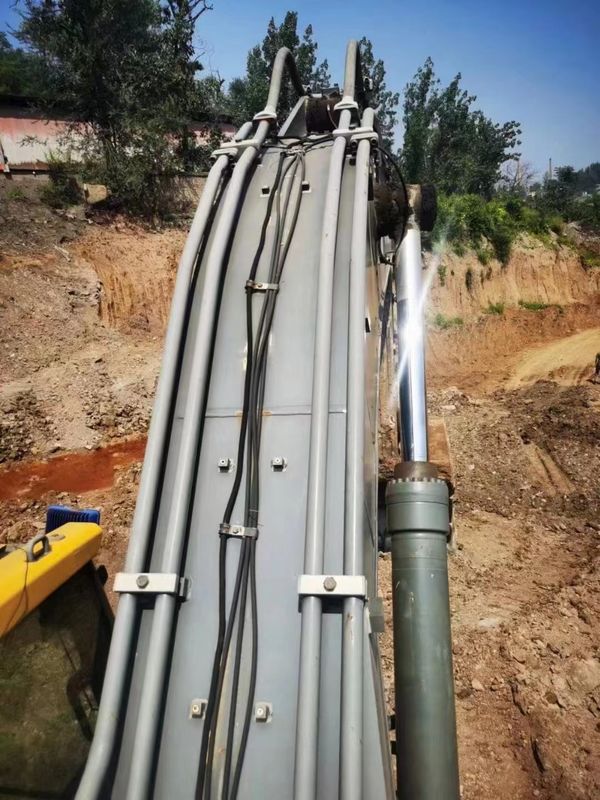 A Suécia importou uma máquina de escavadeira de alta qualidade, a Volvo EC380, usada quase nova.