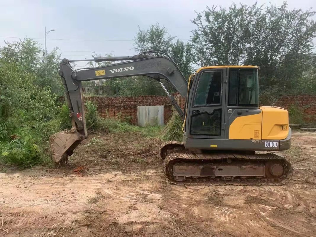 A Suécia importou uma máquina de escavadeira de alta qualidade, a Volvo EC80D, quase nova, quase 100% pronta.