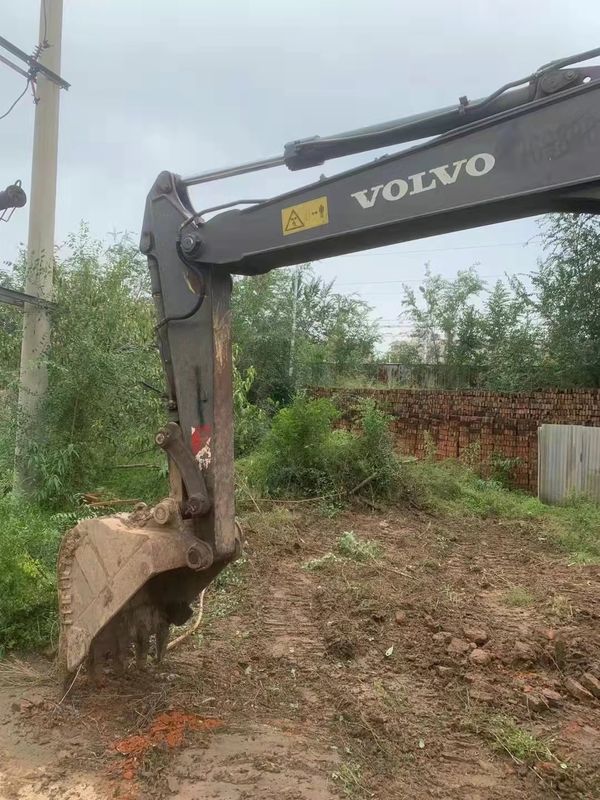 A Suécia importou uma máquina de escavadeira de alta qualidade, a Volvo EC80D, quase nova, quase 100% pronta.