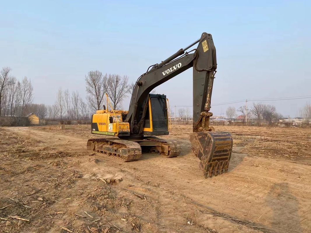 A Suécia importou uma máquina de escavadeira de alta qualidade, a Volvo EC140BL.
