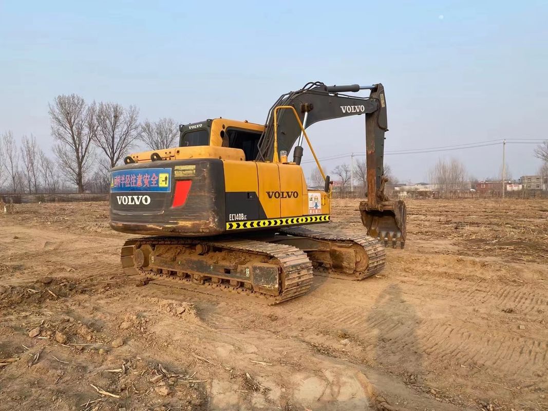 A Suécia importou uma máquina de escavadeira de alta qualidade, a Volvo EC140BL.
