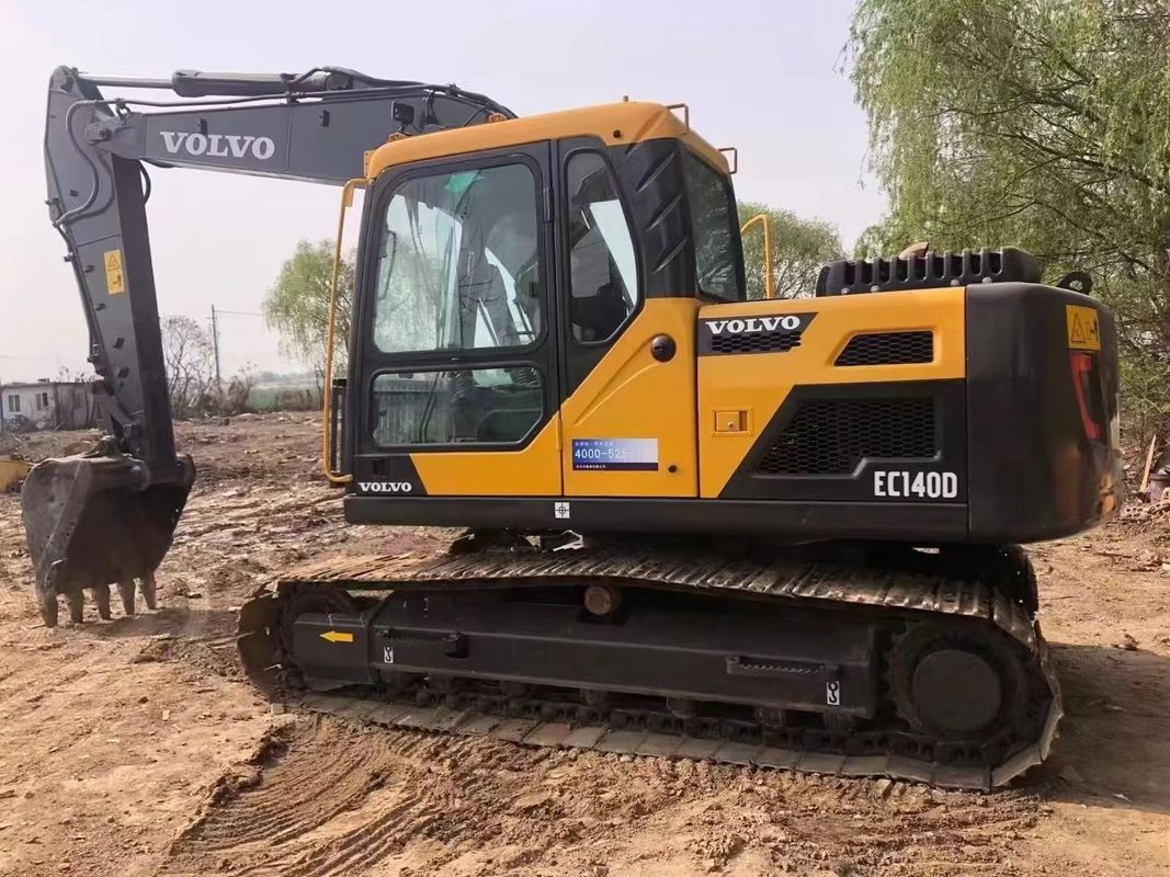 A Suécia importou uma máquina de escavadeira de alta qualidade, a Volvo EC140D.