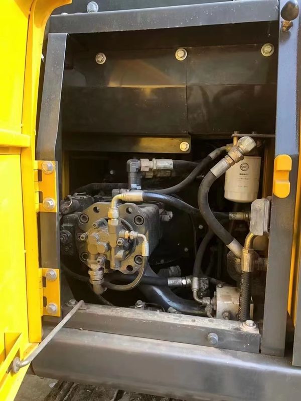 A Suécia importou uma máquina de escavadeira de alta qualidade, a Volvo EC140D.