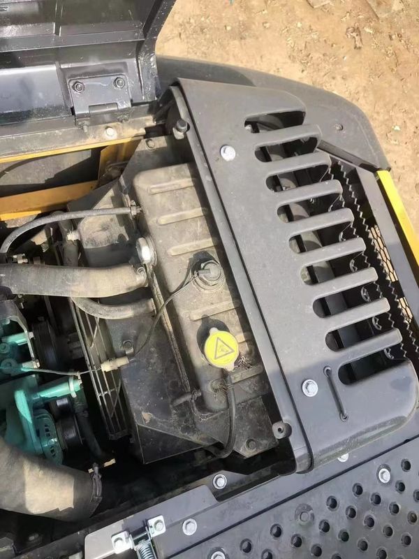 A Suécia importou uma máquina de escavadeira de alta qualidade, a Volvo EC140D.