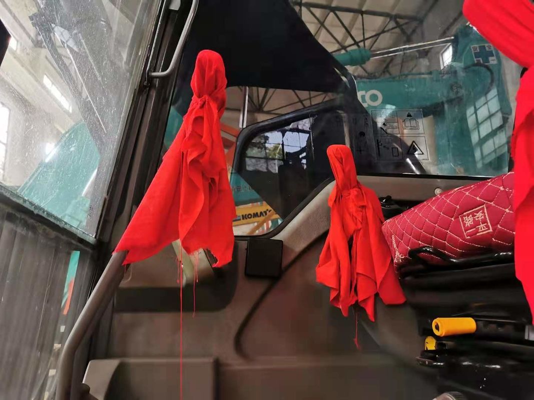 A Suécia importou uma máquina de escavadeira de alta qualidade, a Volvo EC200DL.