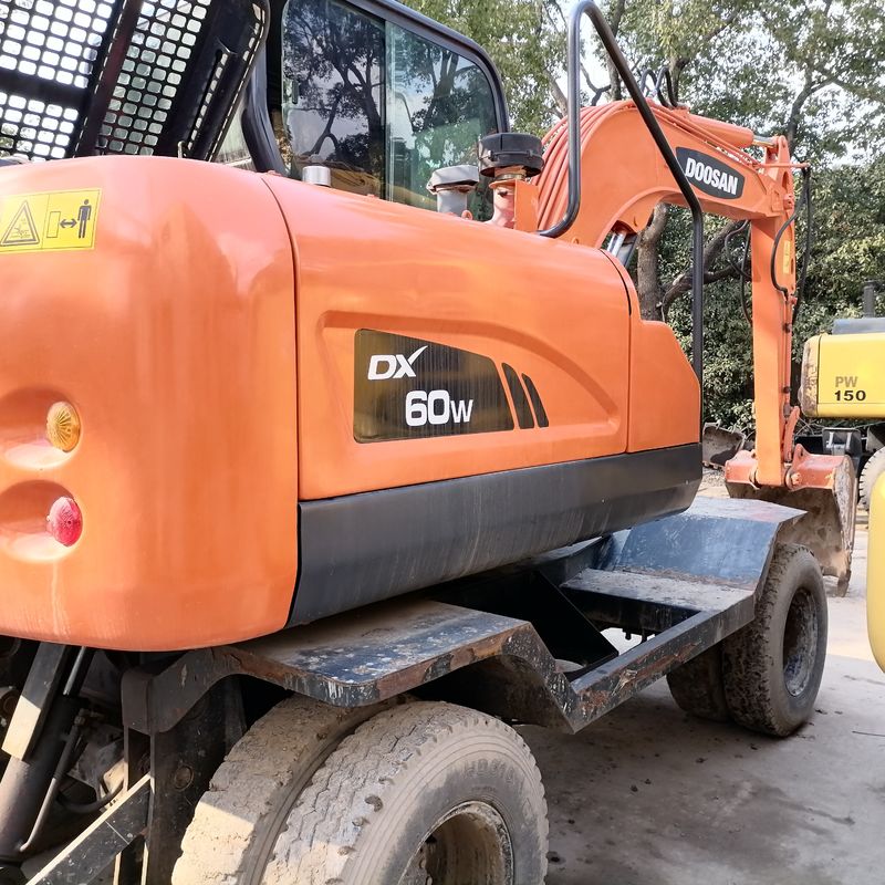 5 toneladas Coreia importado 90% novo Doosan DX 60W Usado Roda escavadeira com alta qualidade e melhor desempenho para venda