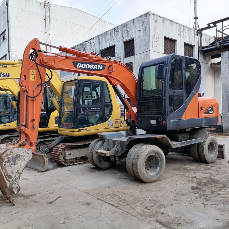5 toneladas Coreia importado 90% novo Doosan DX 60W Usado Roda escavadeira com alta qualidade e melhor desempenho para venda