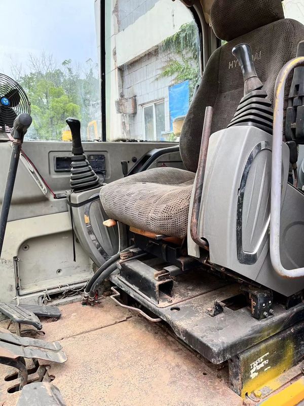 Hyundai R60 usado Capacidade do balde Max. 0.18 M3 5.6m comprimento de transporte
