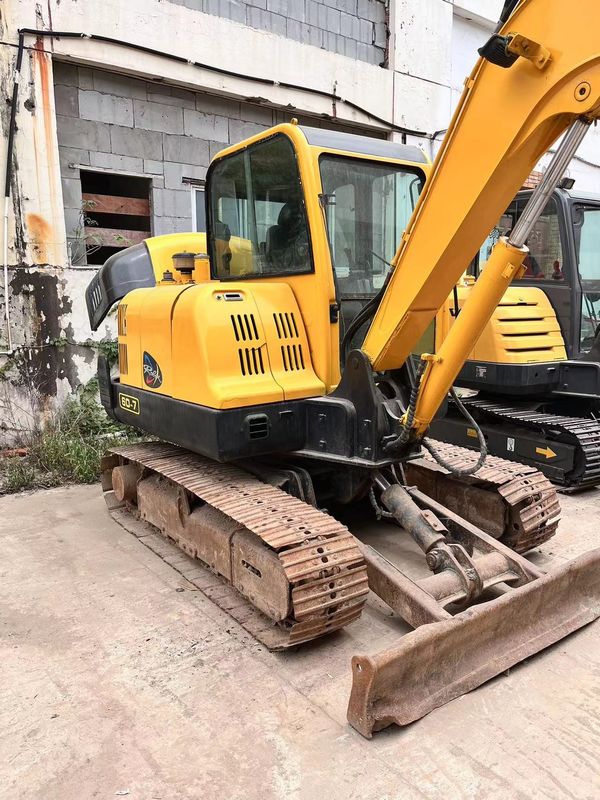 Hyundai R60 usado Capacidade do balde Max. 0.18 M3 5.6m comprimento de transporte