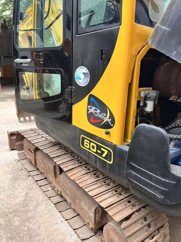 Hyundai R60 usado Capacidade do balde Max. 0.18 M3 5.6m comprimento de transporte