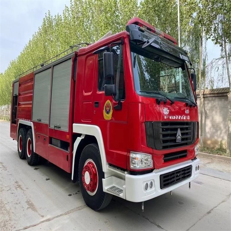 Em bom estado, combustível vermelho tipo Howo, caminhão de combate a incêndios, 16 cvm, transmissão manual.
