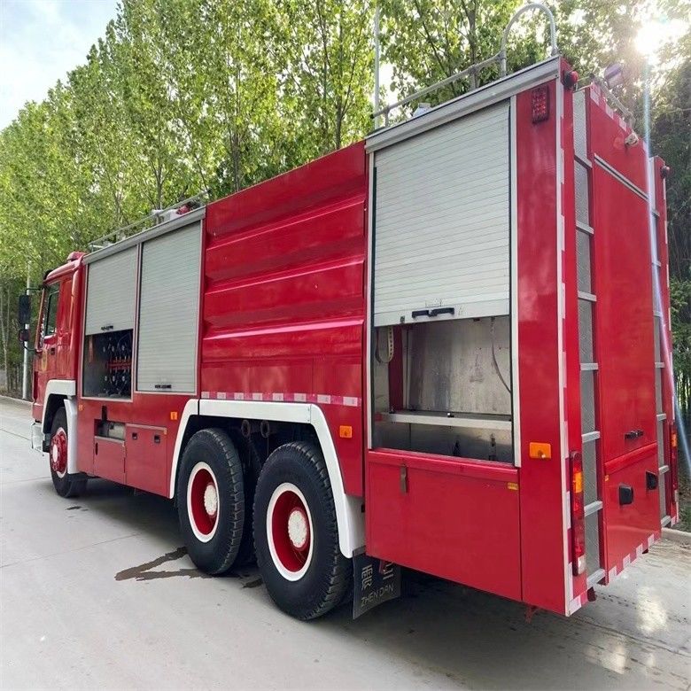 Em bom estado, combustível vermelho tipo Howo, caminhão de combate a incêndios, 16 cvm, transmissão manual.