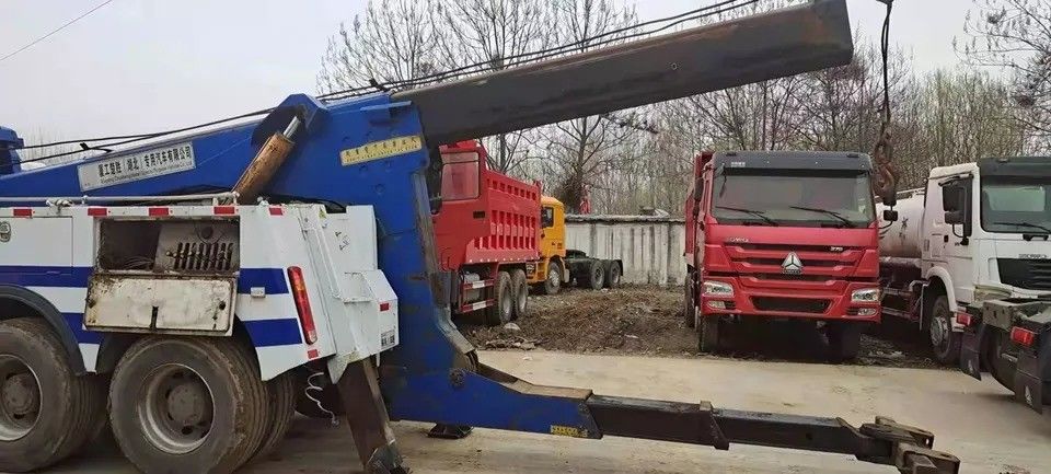 4x2/6x2/6x4/8x4/8x6/4x4/6x6 Tipo de condução Caminhão destruidor com alta potência