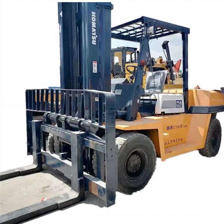 Forquilha diesel Komatsu FD70 de segunda mão fabricada no Japão com capacidade de carga de 7000 kg