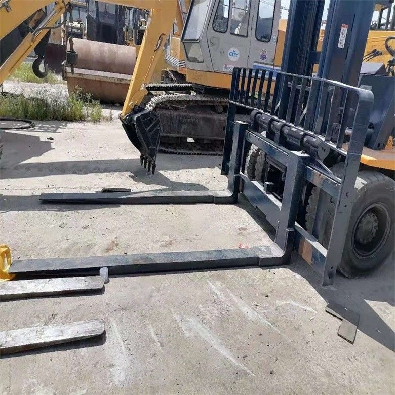 Forquilha diesel Komatsu FD70 de segunda mão fabricada no Japão com capacidade de carga de 7000 kg