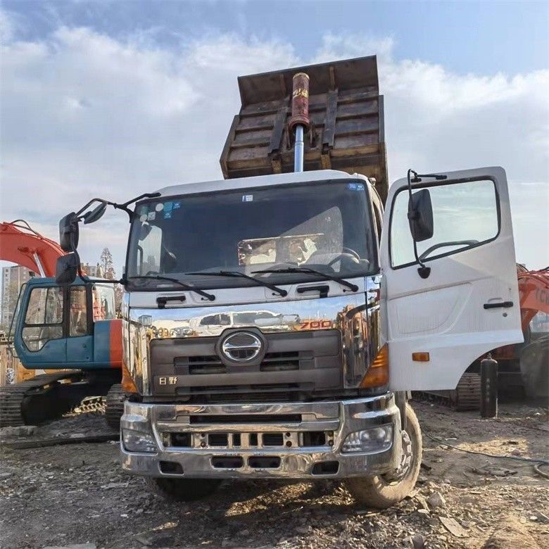 Sistema multimídia usado HINO 6*4 camião de descarga pesado 700 para construção pesada