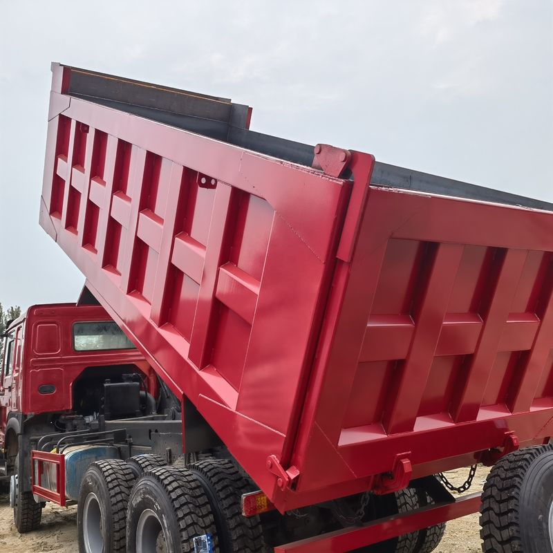 Caminhão de segunda mão de 371 cv Howo usado Caminhão de 6x4 com sistema multimídia 10 rodas