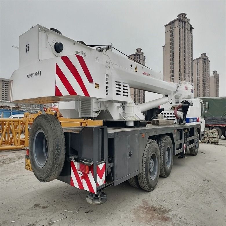 Cranes de caminhões móveis usados Zoomlion QY25V de 20 toneladas com rodas com 3000-4000 horas de trabalho