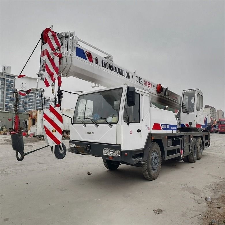 Cranes de caminhões móveis usados Zoomlion QY25V de 20 toneladas com rodas com 3000-4000 horas de trabalho