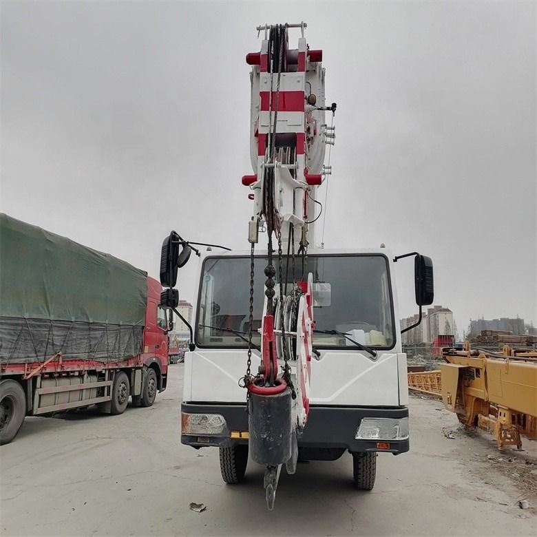 Cranes de caminhões móveis usados Zoomlion QY25V de 20 toneladas com rodas com 3000-4000 horas de trabalho
