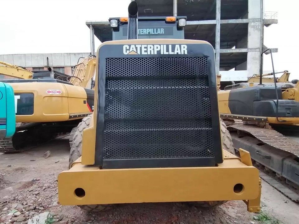 Bom estado CAT CS-583D Vibratory Single Drum Road Roller com peças de reposição originais