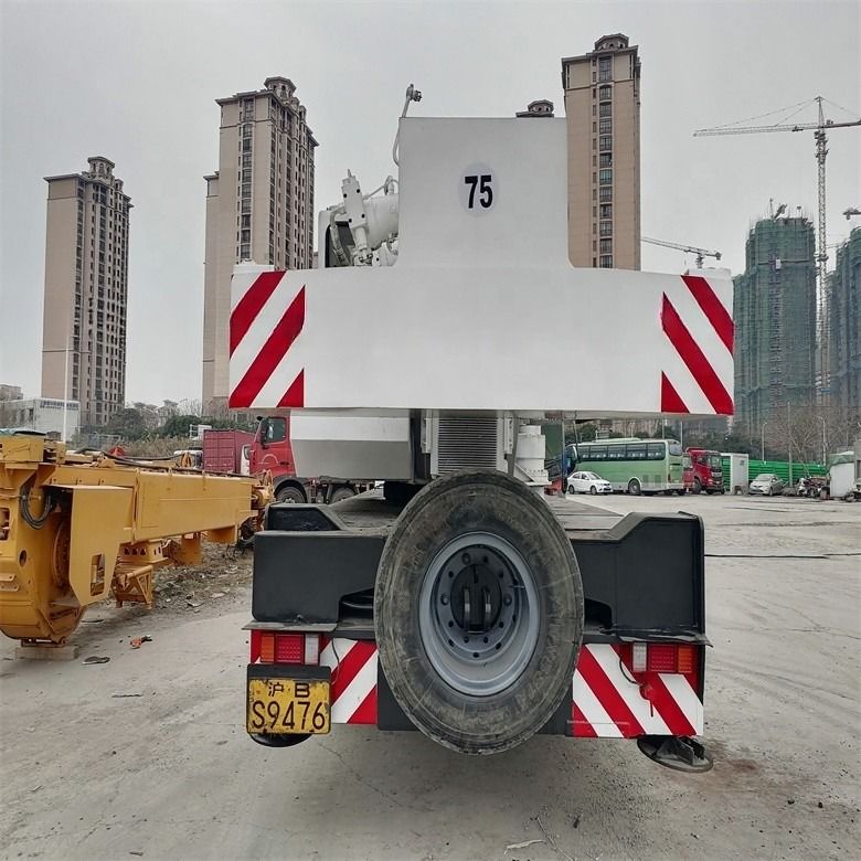 Zoomline QY25V guindaste rodoviário de 25 toneladas em excelente estado com 1900-2000 horas de trabalho