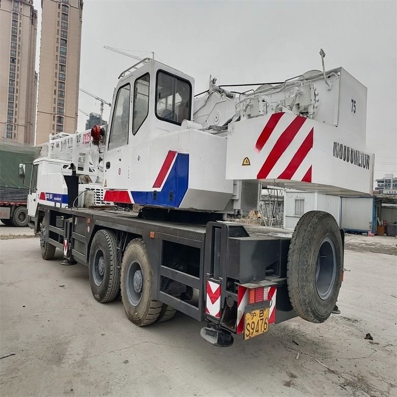 Zoomline QY25V guindaste rodoviário de 25 toneladas em excelente estado com 1900-2000 horas de trabalho