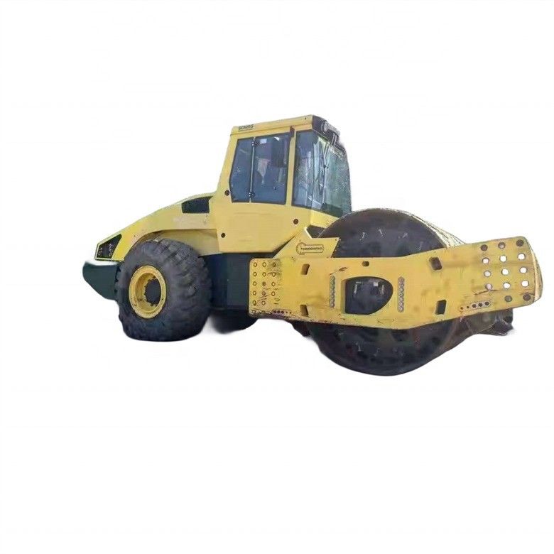 Grande popularidade gozada pelo compactador BW 226DH-4 Bomag com 2000-2100 horas de trabalho