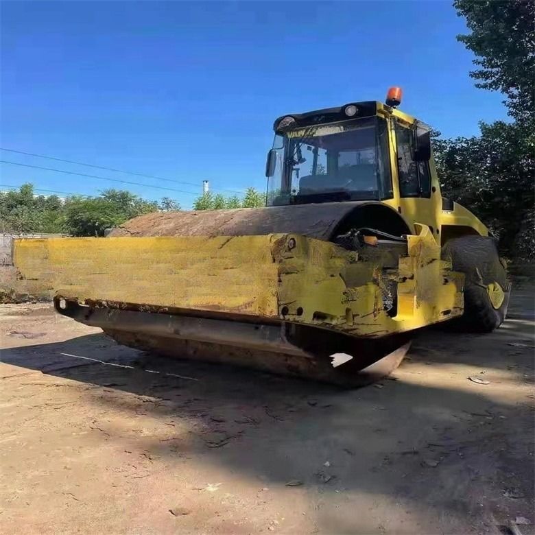 Grande popularidade gozada pelo compactador BW 226DH-4 Bomag com 2000-2100 horas de trabalho
