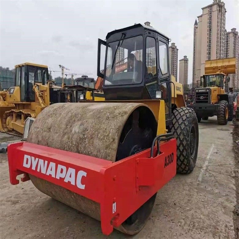 Horários baixos Rolamento de estrada Dynapac CA30D fabricado no Japão para obras de construção em bom estado