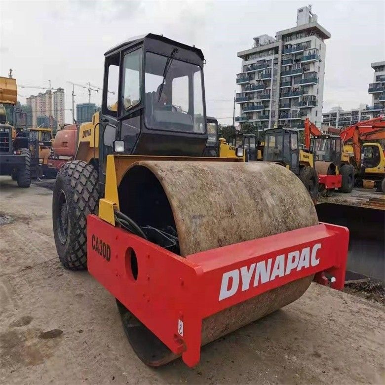 Horários baixos Rolamento de estrada Dynapac CA30D fabricado no Japão para obras de construção em bom estado
