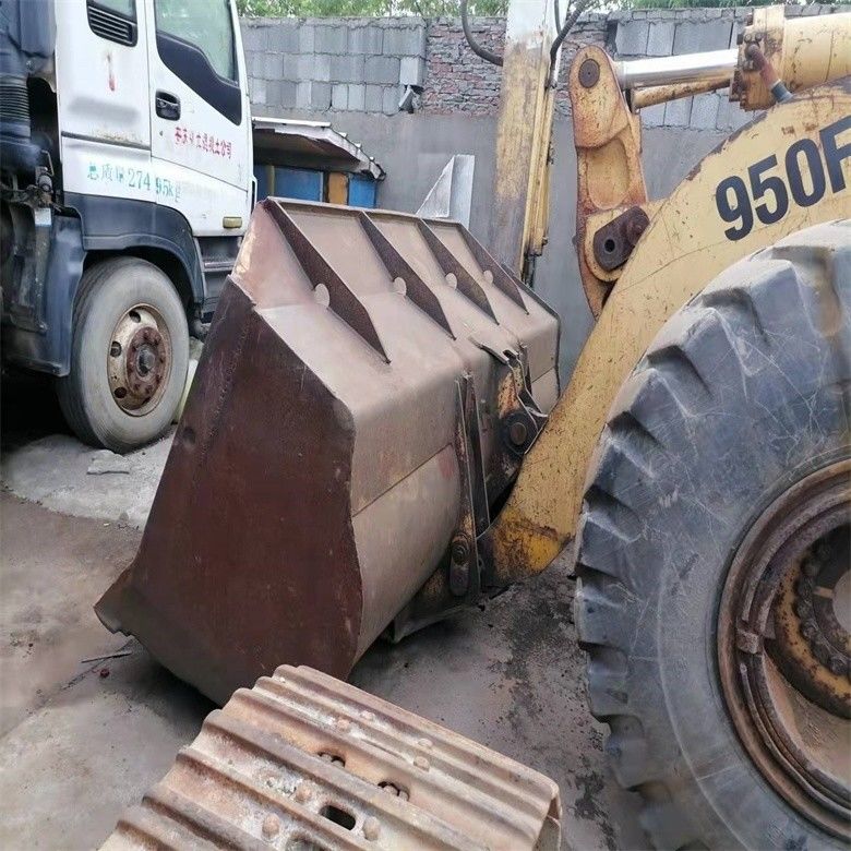 Caterpillar 950F Carregador de rodas de 17 toneladas com cilindrada de 6,6 litros e 3200-3300 horas de trabalho