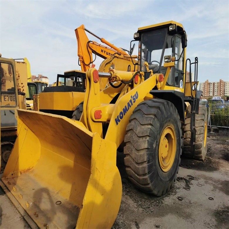 Alta carga Komatsu WA470-3 com carga nominal de 7 toneladas e deslocamento de 11 litros do Japão